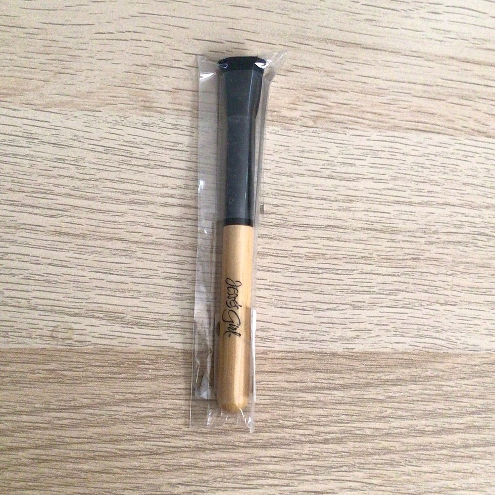 Jesse's Girl Makeup Brush 🎁